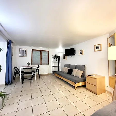 J1 St-quentin-en -yvelines En Rez De Jardin Avec Parking