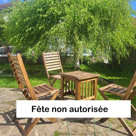 J1 St-quentin-en -yvelines En Rez De Jardin Avec Parking *